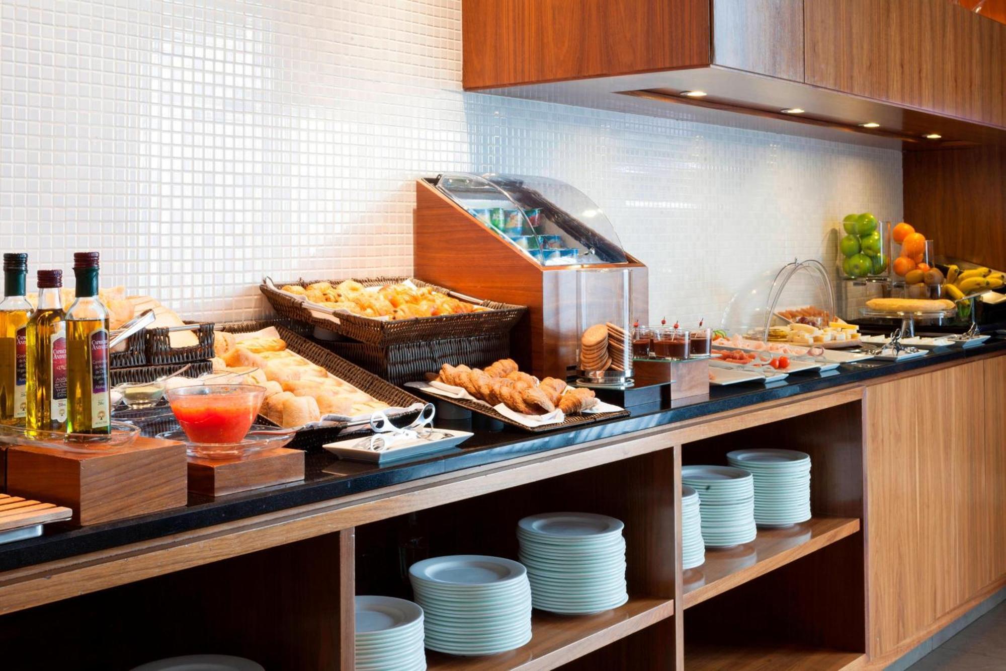 Ac Hotel By Marriott Madrid Airport Coslada Eksteriør bilde