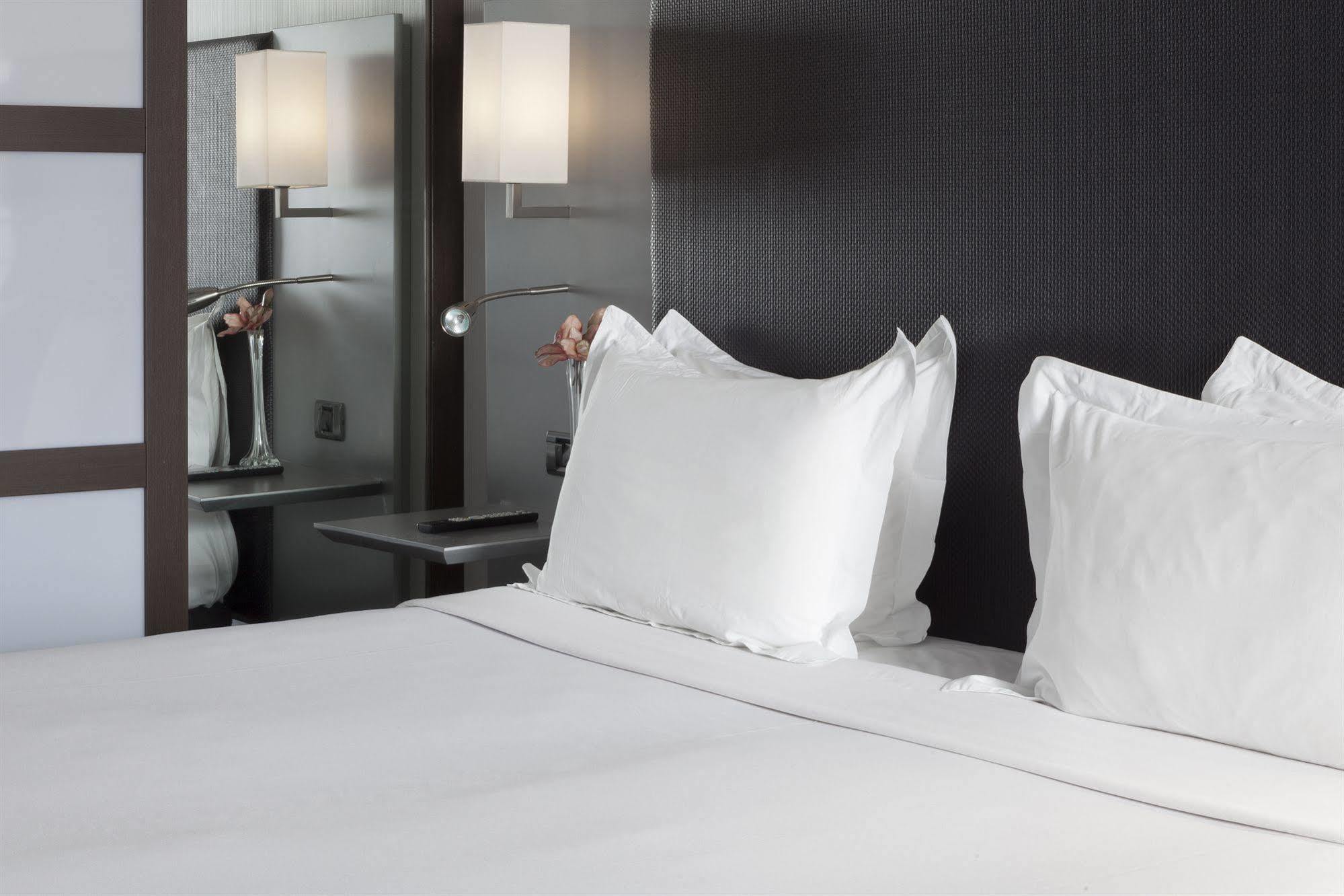 Ac Hotel By Marriott Madrid Airport Coslada Eksteriør bilde